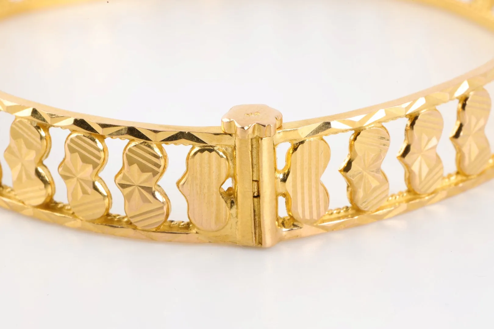 7.5" 22k Yellow Gold Bangle Bracelet (33.33g.)