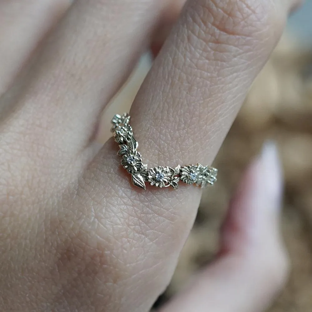 Daisies V Shape Ring in 14K and 18K Gold