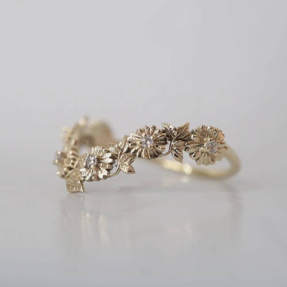 Daisies V Shape Ring in 14K and 18K Gold