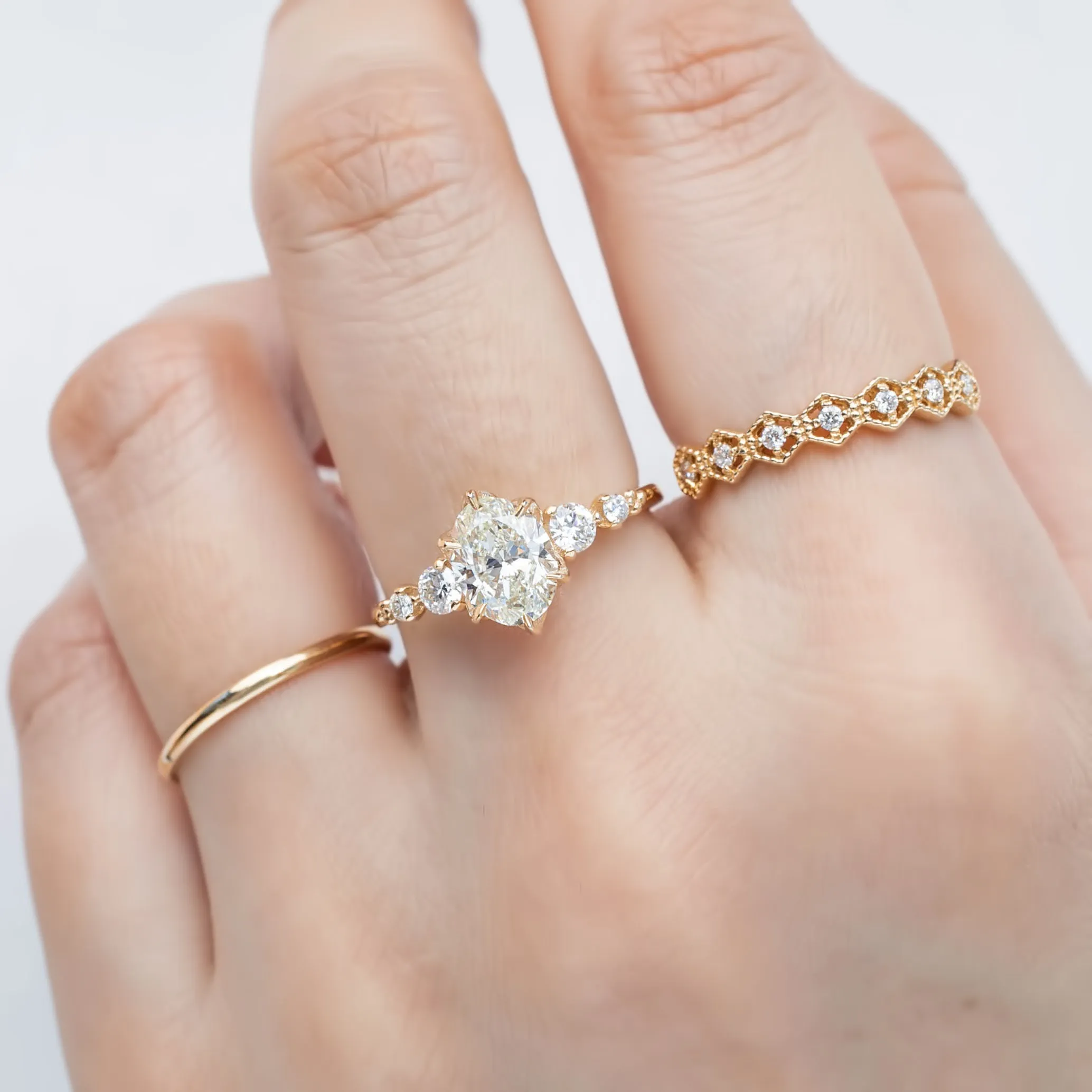 Estel Fleur Oval Diamond Ring