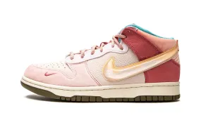 NIKE DUNK LOW SOCIAL STATUS STRAWBERRY MILK