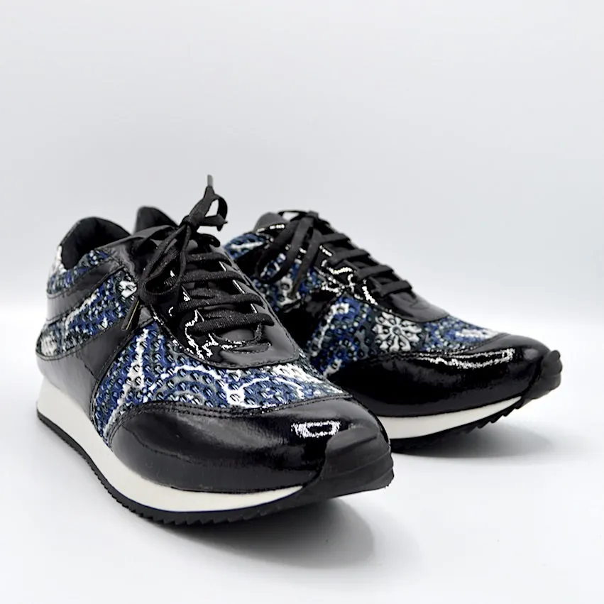 TRAIN WALKING SHOE - PATENT BLACK LEATHER / BLUE & WHITE MESH